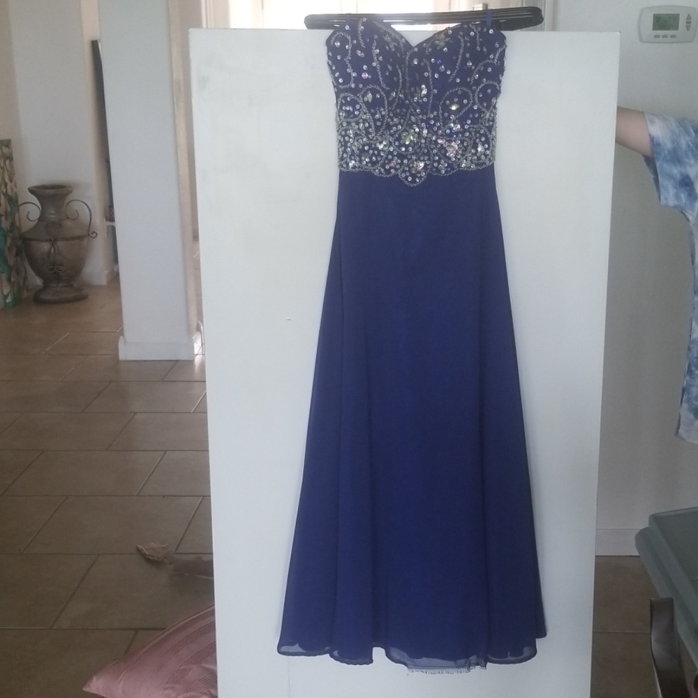Sz 2 Blue Formal Strapless Gown